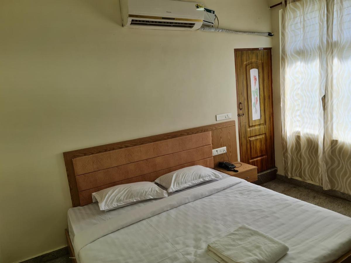 Vijay Shree Inn Велор Екстериор снимка