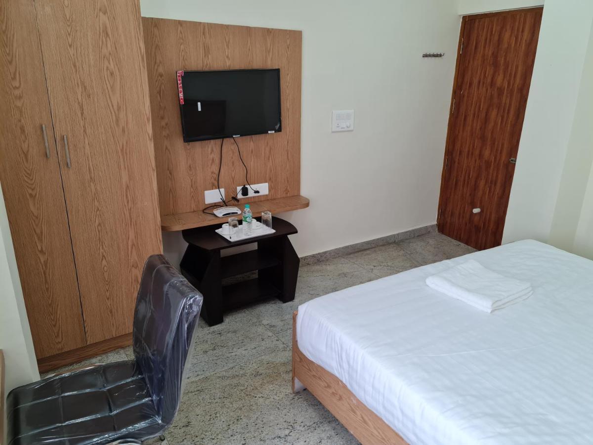 Vijay Shree Inn Велор Екстериор снимка