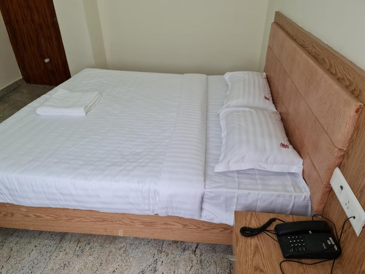 Vijay Shree Inn Велор Екстериор снимка