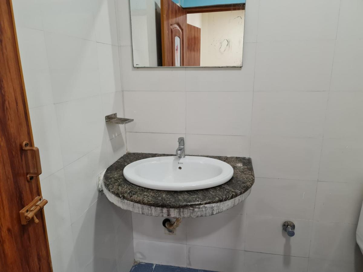 Vijay Shree Inn Велор Екстериор снимка