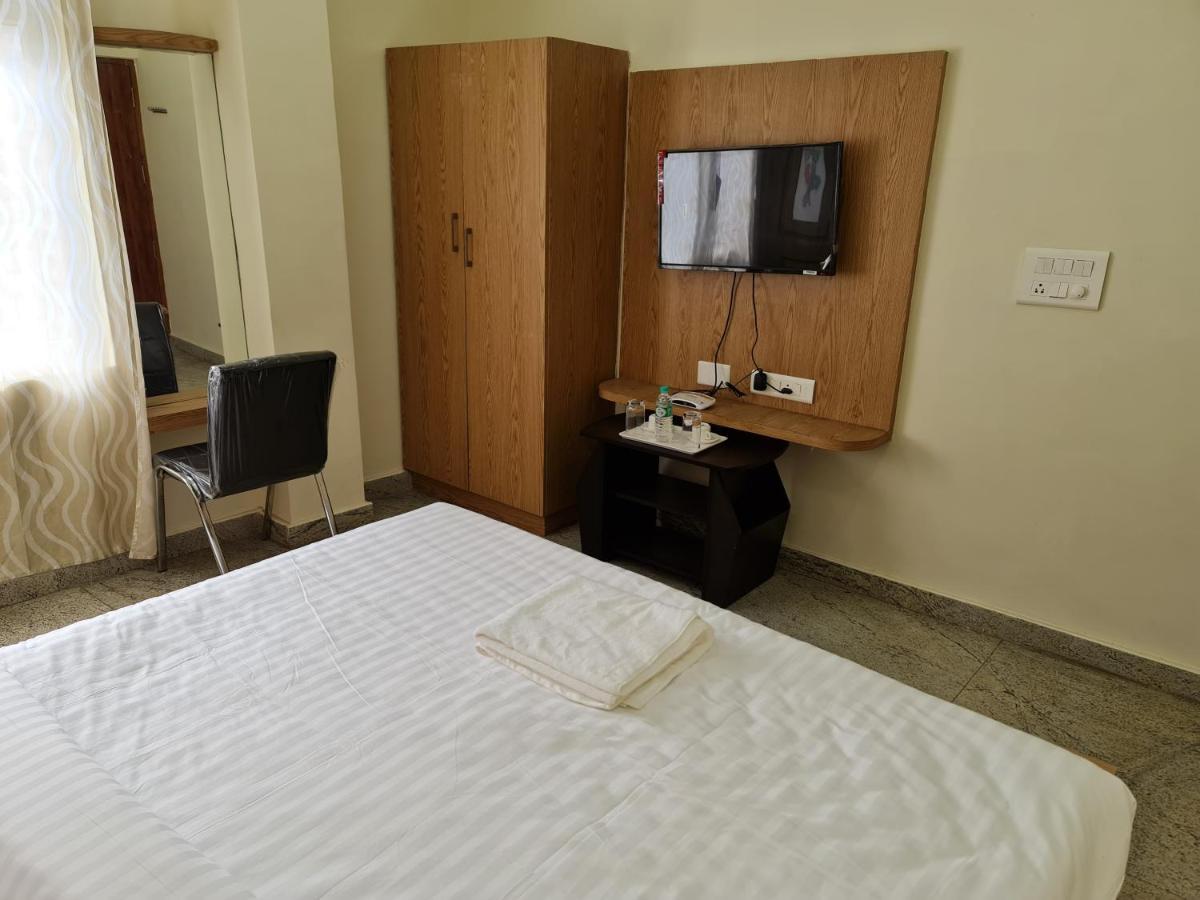 Vijay Shree Inn Велор Екстериор снимка