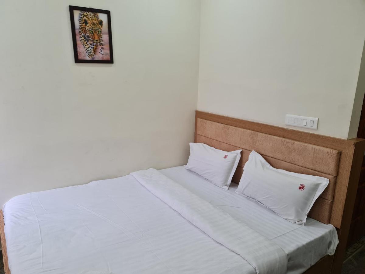 Vijay Shree Inn Велор Екстериор снимка