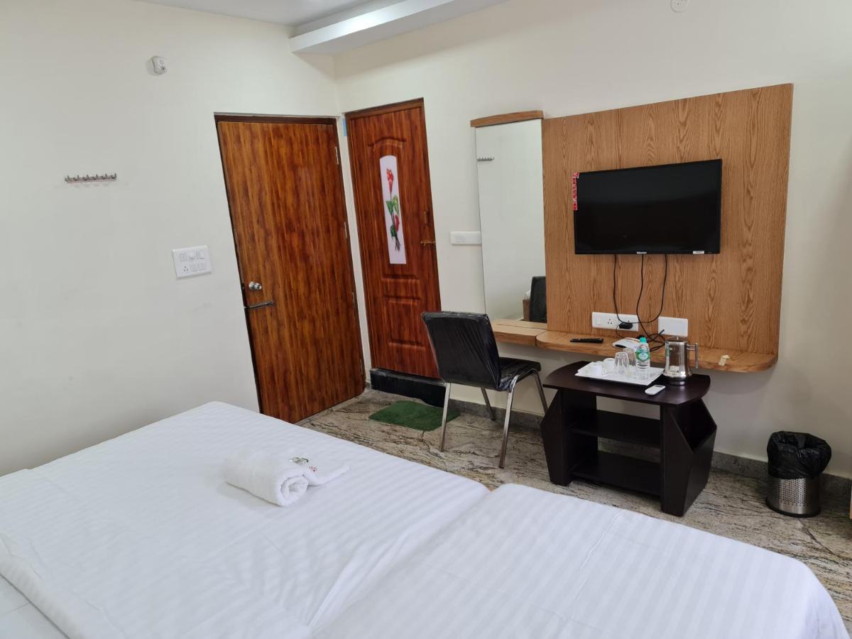 Vijay Shree Inn Велор Екстериор снимка