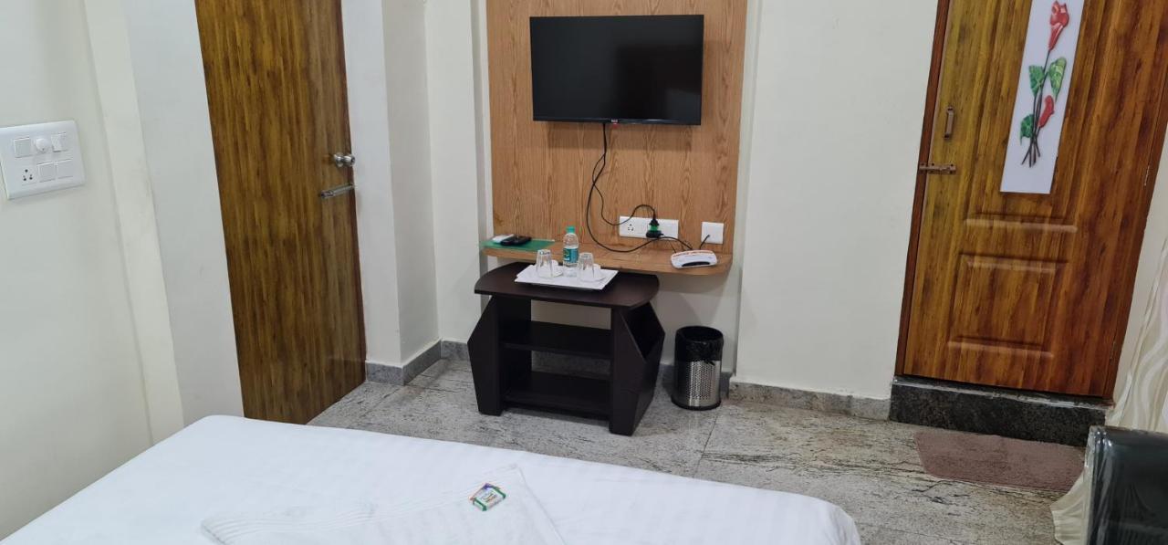 Vijay Shree Inn Велор Екстериор снимка
