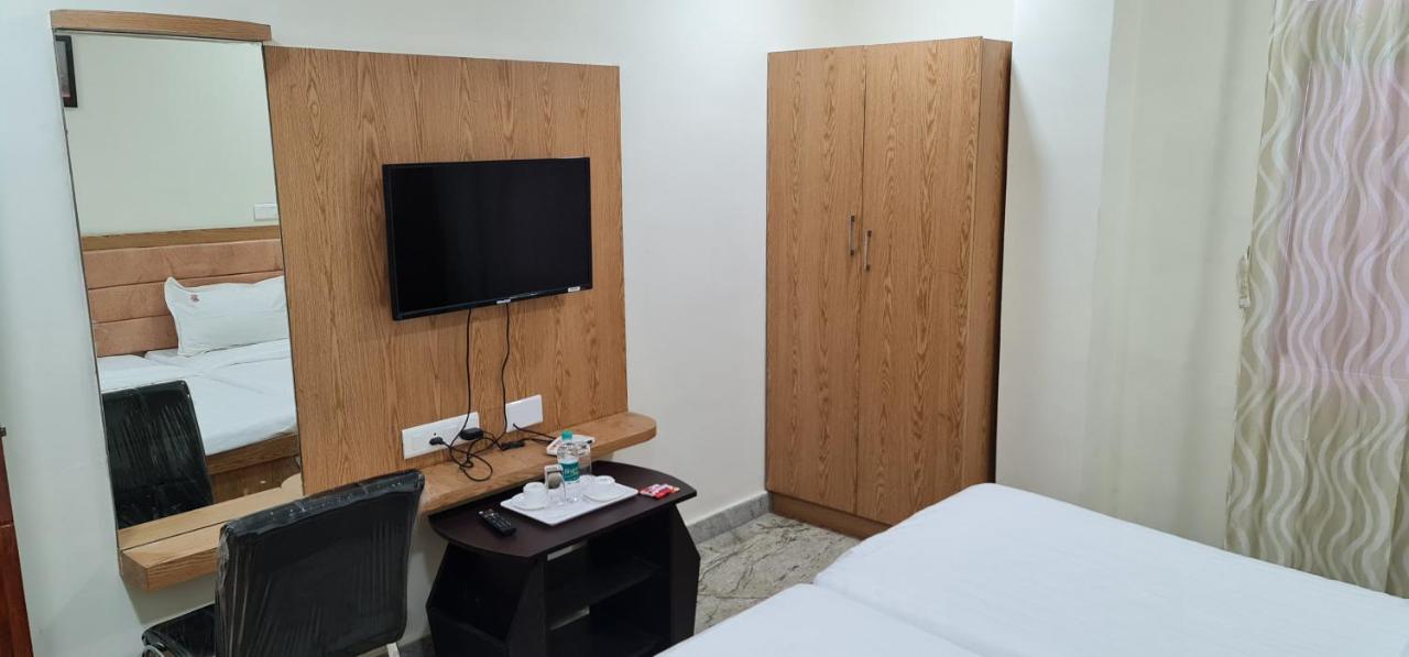 Vijay Shree Inn Велор Екстериор снимка