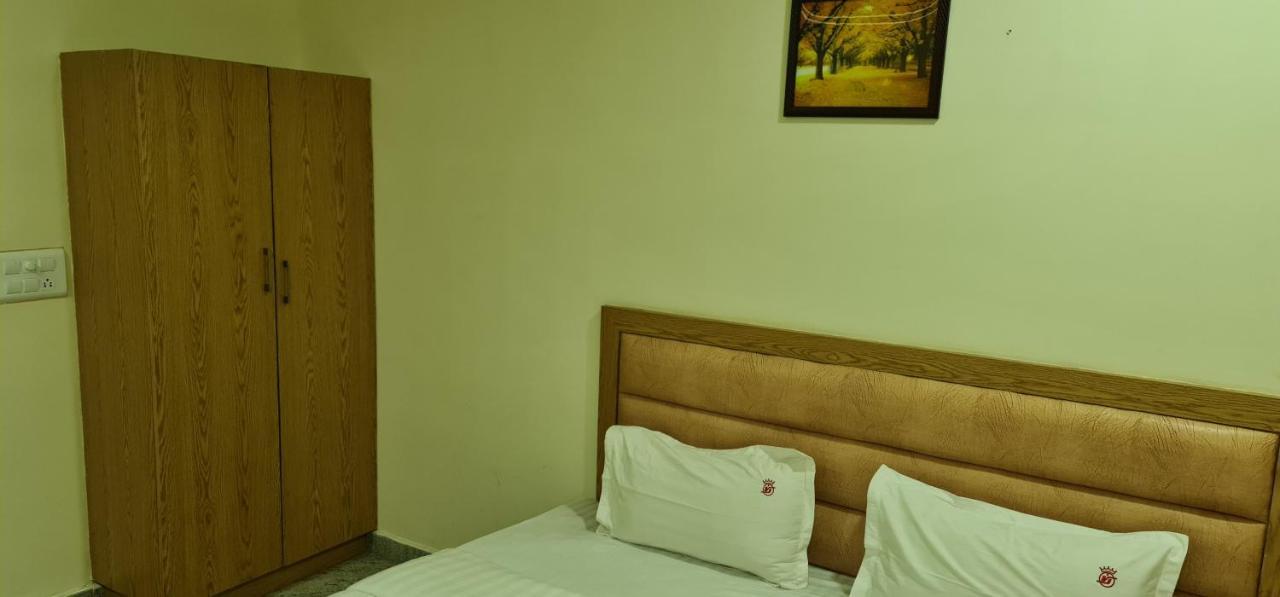 Vijay Shree Inn Велор Екстериор снимка