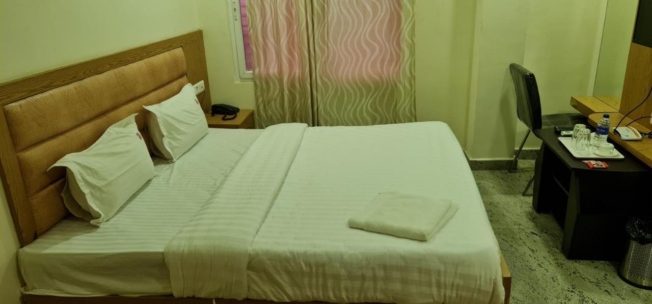 Vijay Shree Inn Велор Екстериор снимка