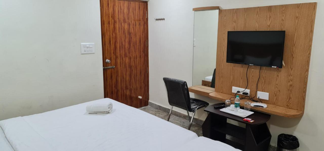 Vijay Shree Inn Велор Екстериор снимка